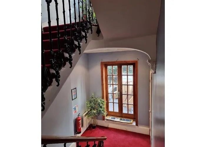 F302-3Rd Floor Studio For 2 Near Hyde Park