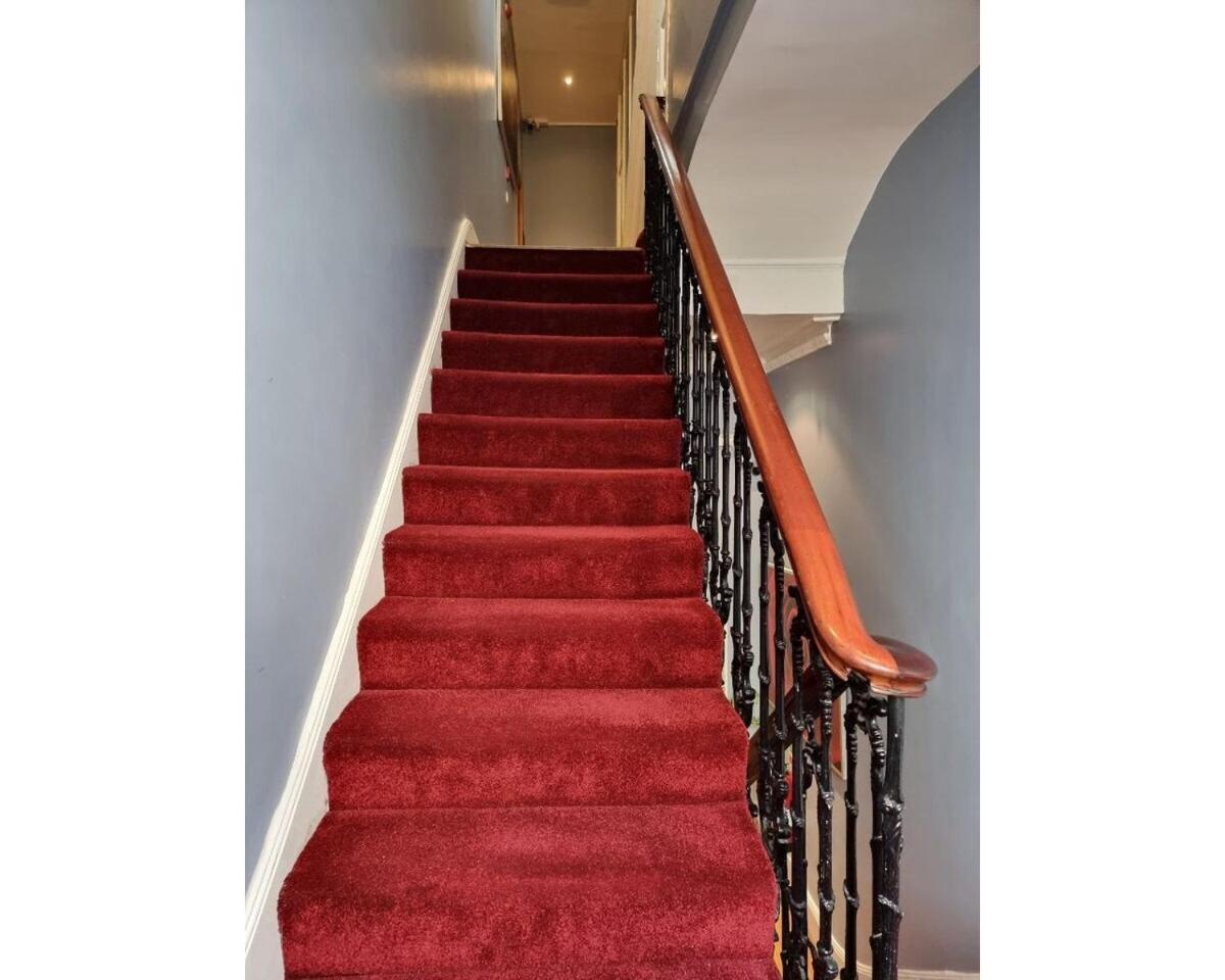 F302-3rd Floor For 2 Near Hyde Park * Лондон