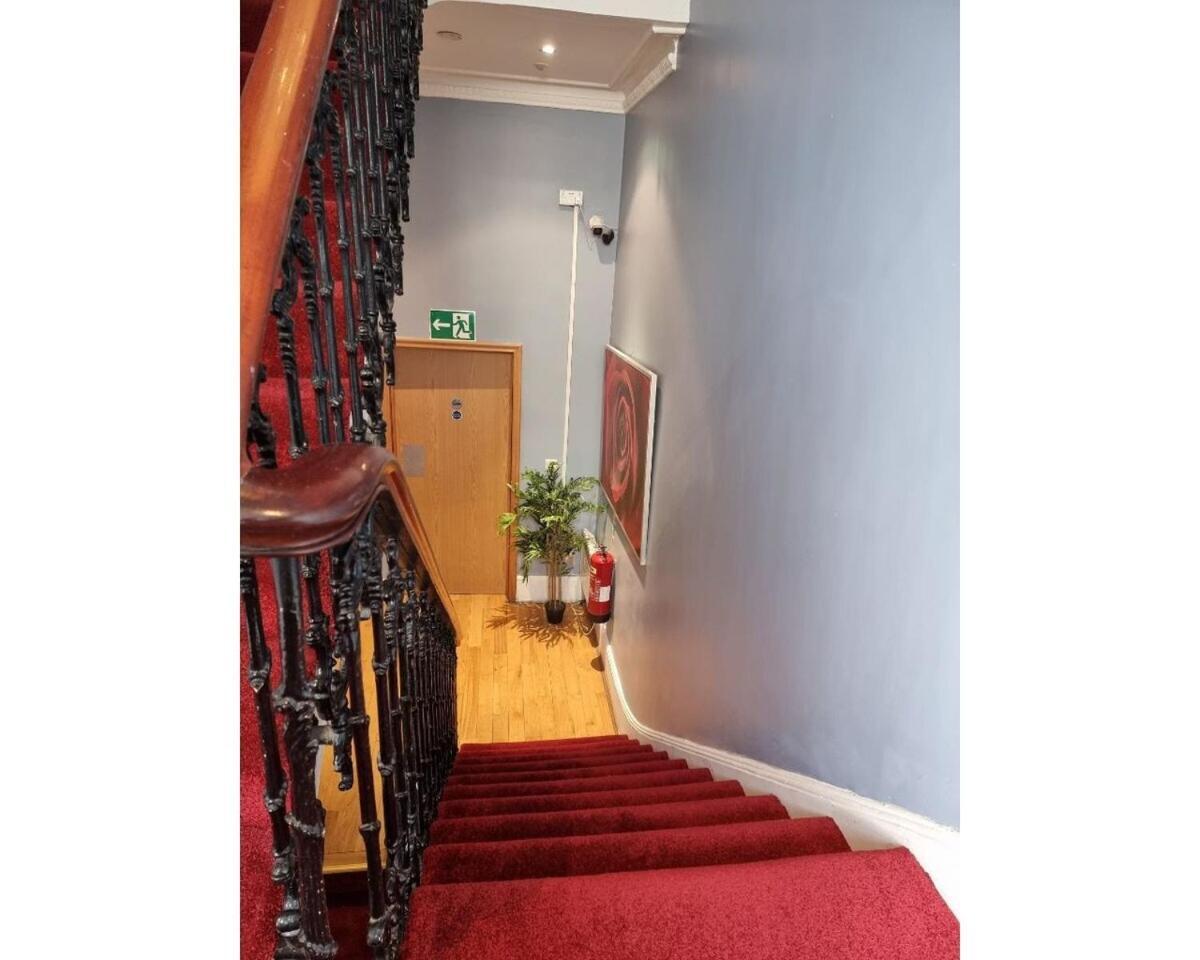 F302-3rd Floor For 2 Near Hyde Park Лондон