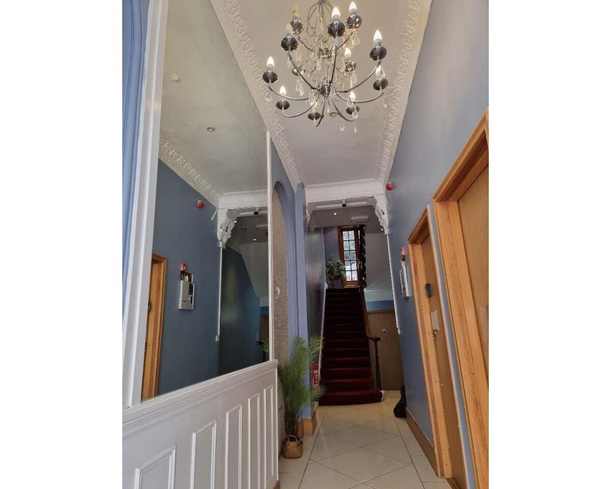 F302-3rd Floor For 2 Near Hyde Park * Лондон