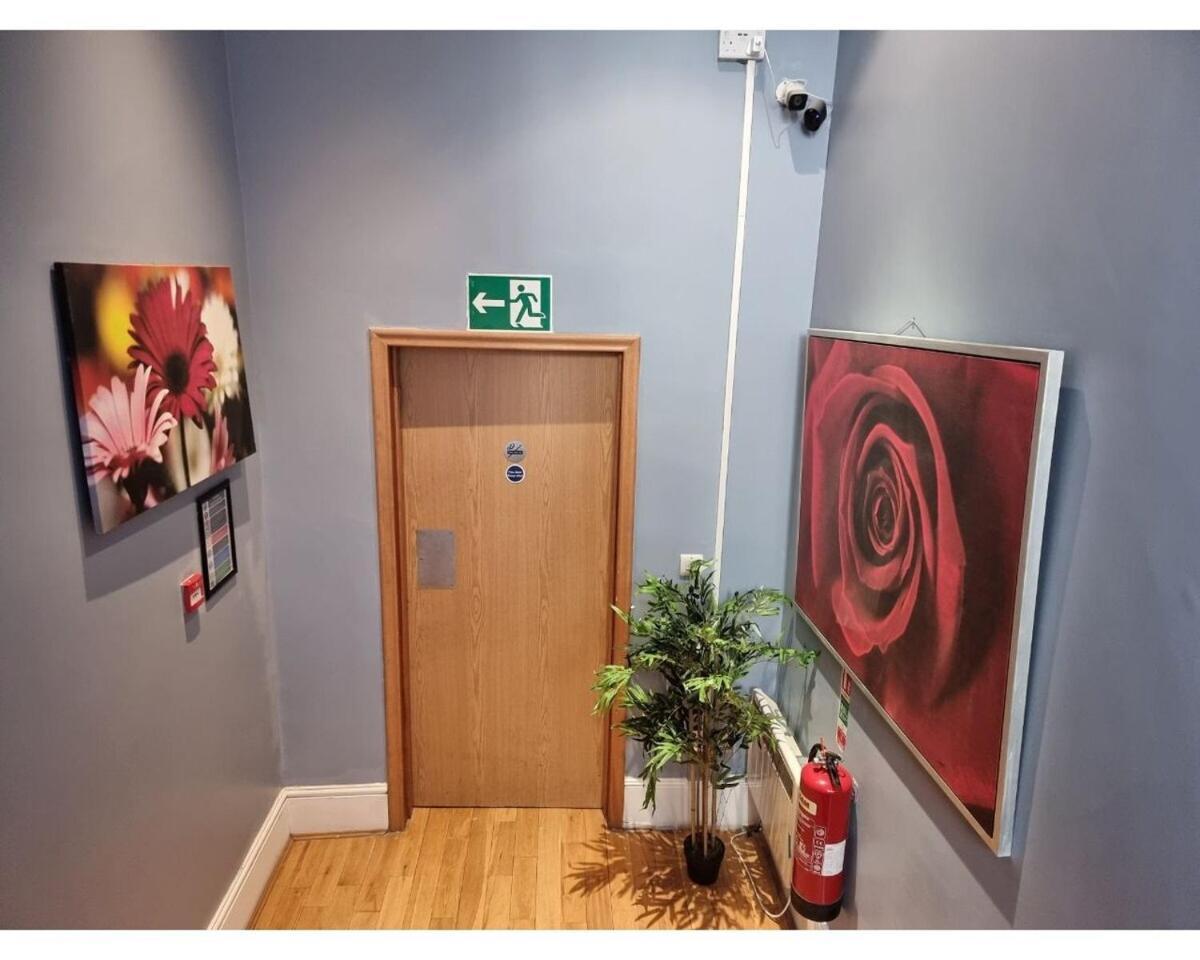 F302-3rd Floor For 2 Near Hyde Park Апартаменты *