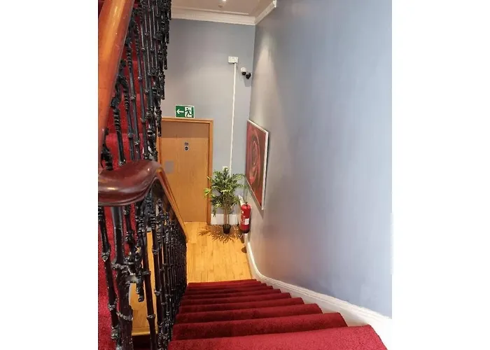 F302-3Rd Floor Studio For 2 Near Hyde Park